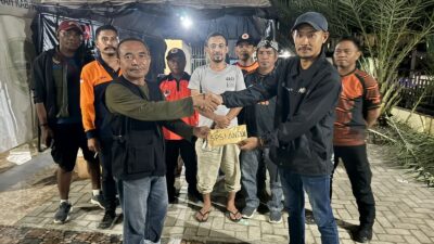 Penyerahan bantuan kepada korban kebakaran pasar Buli