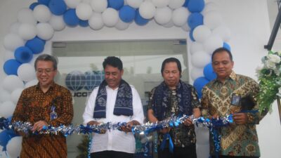 Bupati Haltim saat meresmikan laboratorium PT. SUCOFINDO
