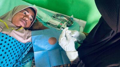 Dinas P2KBP3A dan Dinkes Halmahera Timur saat melakukan pelayanan KB