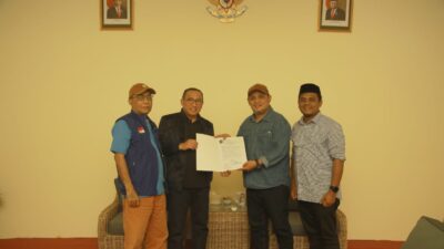 Suasana penyerahan rekomendasi dari DPD PAN ke Tauhid Soleman