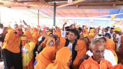 Ubaid Yakub saat berada di tengah tengah pendukungnya