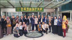 Foto bersama usai simposium