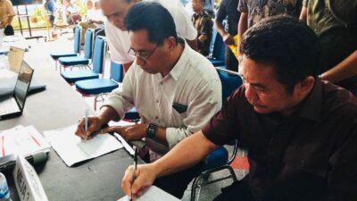 Ubaid-Anjas saat melakukan registrasi
