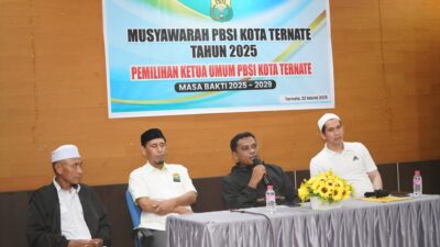 Ketua Umum KONI saat membuka Musyawarah PBSI Kota Ternate