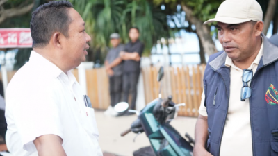 Ketua PGRI Kota Ternate bersama Ketua Panitia Fun Walk and Run 2025 PGRI
