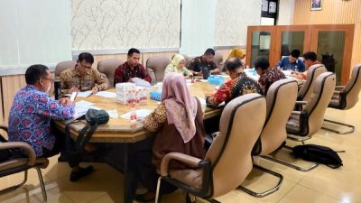 12 Peserta Ukom mengikuti tahapan penulisan makalah di tuang kerja Kepala BKPSDM Kota Ternate