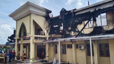 Gedung Musdalifah Asrama Haji Ternate ludes terbakar api