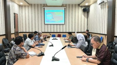 Proses pembahasan via‐Zoom dengan Balai PBKP Malut dan Pemerintah Pusat yang di Hadiri Bupati James Uang. (Foto list)