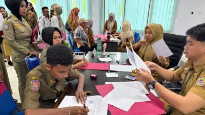 Proses penandatanganan surat kontrak kerja PPPK Paruh Waktu Kota Ternate (foto indotimur)