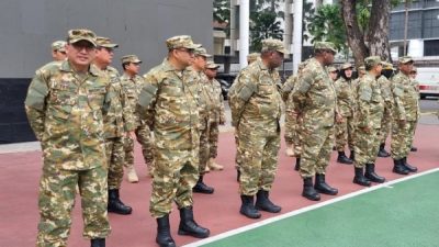 Wali Kota Ternate, Dr H M Tauhid Soleman (paling kiri) bersama kepala daerah lainnya