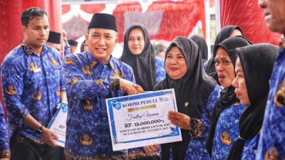 Penyerahan bantuan renovasi rumah dari program peduli ASN