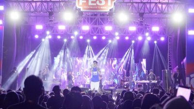 Penampilan Penyanyi Fresly Nikijuluw di Lokal Fest Tidore 2025