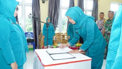 Pengukuhan Ketua PKK Kecamatan Oba Tengah