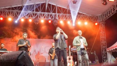 Penyanyi Mario G. Klau Bersama Wali Kota dan Wawali Tidore