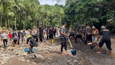 (Satgas Gabungan Penanganan Bencana terus mengintensifkan kegiatan bakti sosial di wilayah terdampak