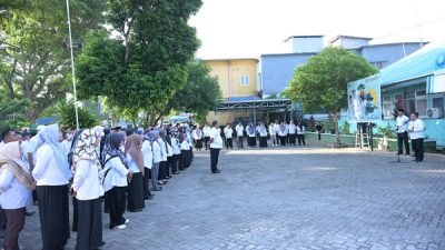 Sekda Ternate, Dr H Rizal Marsaoly, SE MM memimpin apel pagi Rabu Menyapa di Kecamatan Ternate Utara (foto_bucek)