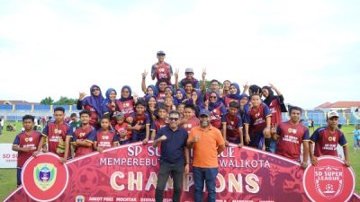 Wawali Tidore saat foto bersama pemain