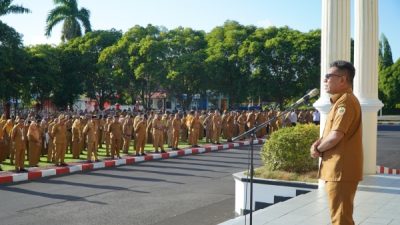 Wawali Tidore saat pimpin apel gabungan Pegawai