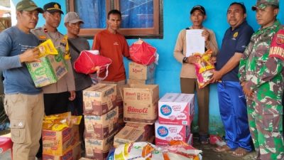 Penyerahan sembako ke korban bencana di kawal ketat TNI/Polri