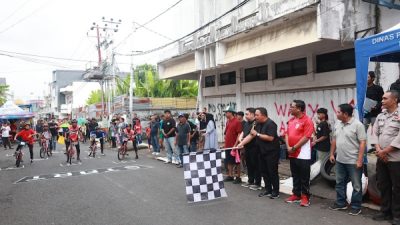 Pembukaan lomba sepeda