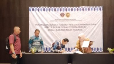 Penandatangan Naskah Hibah