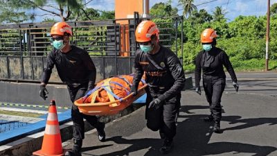 Potret simulasi evakuasi korban