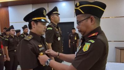 Sabar Evryanto Batubara, resmi melantik dua pejabat struktural Eselon IV di Aula Kejari Tidore Kepulauan (Istimewa)