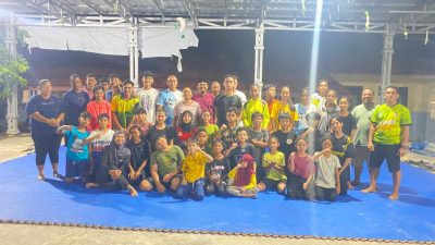 Foto bersama Ketum KONI Kota Ternate dengan kontingen INKAI Ternate