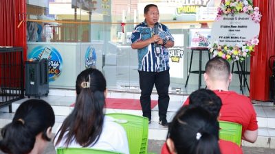 Sekda saat meresmikan Galeri Phone