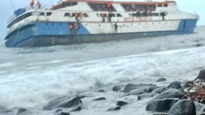 KM Intim Teratai Karam di perairan Pulau Makian