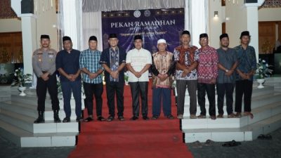 Foto bersama usai pembukaan Pekan Ramadhan IPPMG Gurabati