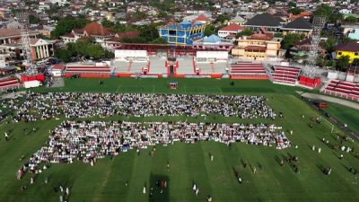 Ribuan Umat Islam di Ternate Salat Ied di Markas Malut United
