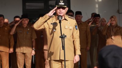 Wali Kota Ternate, Dr H M Tauhid Soleman saat memimpin apel gabungan dan halalbihalal ASN Kota Ternate (foto_ongky)
