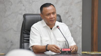 Wali Kota Tidore saat pimpin rapat Evaluasi Penerimaan PAD di Tidore