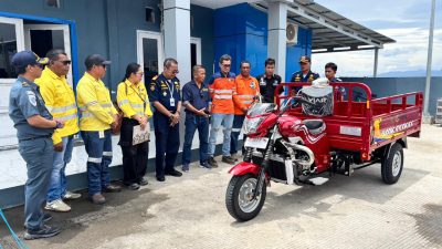NHM Serahkan 1 unit Motor Viar ke Pelabuhan Sofifi