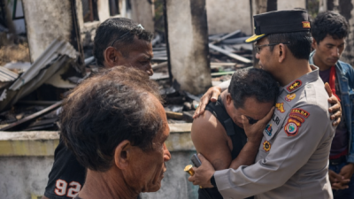 Kapolda melihat langsung kondisi rumah warga yang terdampak konflik