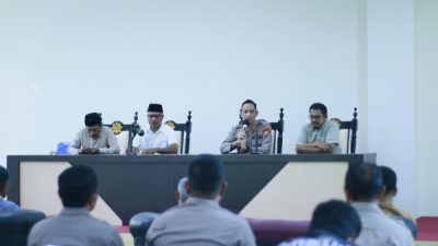 Kapolres Halsel AKBP Hendra Gunawan menghadiri langsung rapat Forum Komunikasi Umat Beragama