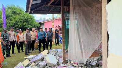 Wali Kota Ternate saat meninjau lokasi terdampak di Batang Dua