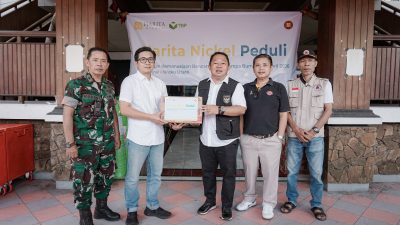 Serah terima bantuan kemanusiaan dari Harita Nickel melalui Posko Induk Bencana, Minggu. Bantuan diserahkan oleh Kepala Perwakilan Ternate Harita Nickel, Dedi Hermansyah, kepada Sekretaris Daerah Kota Ternate