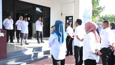 Sekda Ternate saat memimpin apel di BPKAD