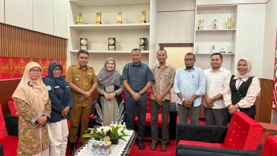 Foto bersama usai pertemuan antara rektor UMMU dan Wali Kota Tidore