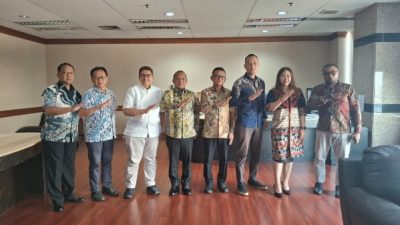 foto bersama pemda dan manajemen wings air