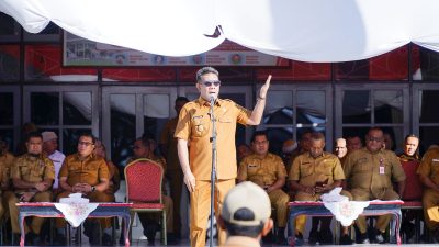Wakil Wali Kota Tidore Kepulauan Ahmad Laiman memimpin Apel Gabungan ASN