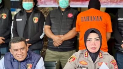 Kapolres Ternate AKBP Anita Ratna didampingi Kasat Reskrim Polres Ternete saat melakukan konferensi pers pengungkapan kasus begal payudara (Foto_Seem)