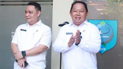 Kepala BP2RD Kota Ternate, Mochtar Hasim bersama Sekda Kota Ternate, Dr Rizal Marsaoly