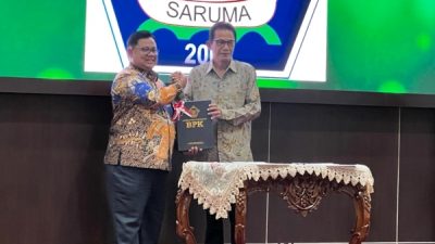 Wabup Halsel terima LHP dari BPK Perwakilan Maluku Utara.(foto jae)