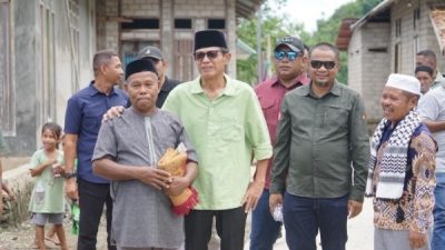 Wabup dan Kadis Perkim bersama Kades kunjungi jembatan di Bokimiake (foto ongen)