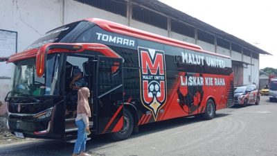 Bus Malut United terpantau berada di areal kawasan pelabuhan Ahmad Yani Ternate (foto_ist)