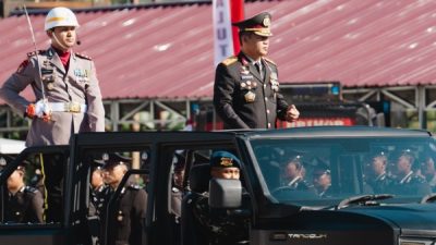 Kapolda Maluku Utara Irjen Pol Arif Budiman memimpin upacara Hari Bhayangkara ke-80 di Lapangan Mapolda Maluku Utara, Sofifi, (istimewa)