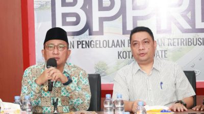 Wali Kota Ternate, Dr H M Tauhid Soleman bersama Kepala BP2RD Ternate, Mochtar Hasim
